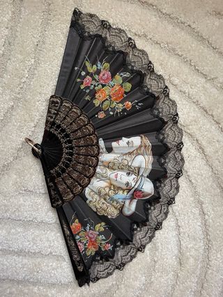 Dos abanicos vintage sin abrir