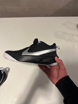 Zapatillas Baloncesto Nike Negras y Plateadas