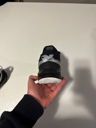 Zapatillas Baloncesto Nike Negras y Plateadas