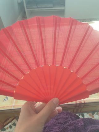 Abanicos rojo y marrón