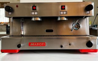 Cafetera semiautomática,de dos grupos.