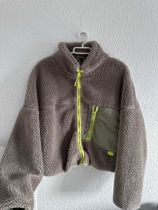 Abrigo Polar Pull&Bear Marrón y Verde