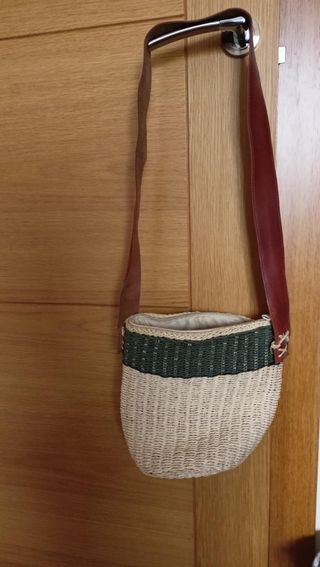 Bolso bandolera de paja beige y verde