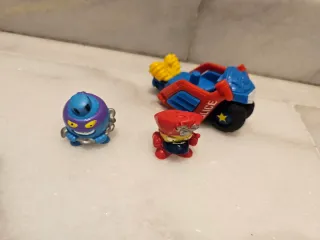 Comisaría SuperZings