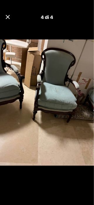 Divano e poltrona in tessuto e legno