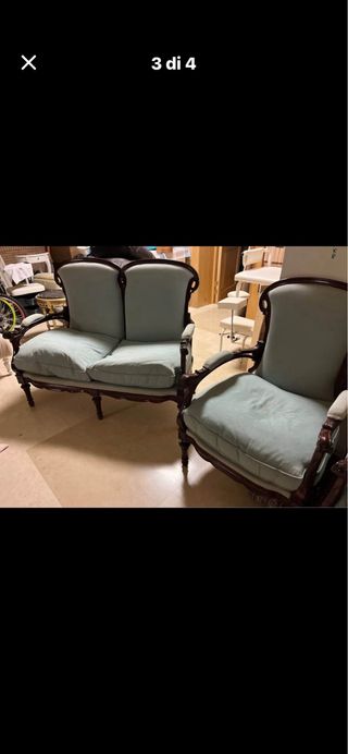 Divano e poltrona in tessuto e legno
