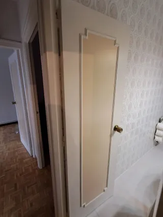 Puertas de interior de madera con cristal.