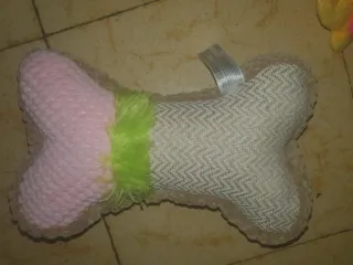 Juguete para perro con forma de hueso