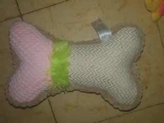 Juguete para perro con forma de hueso
