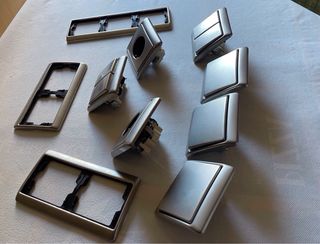 Lote material eléctrico: enchufes e interruptores