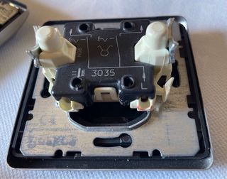 Lote material eléctrico: enchufes e interruptores