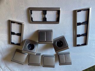 Lote material eléctrico: enchufes e interruptores