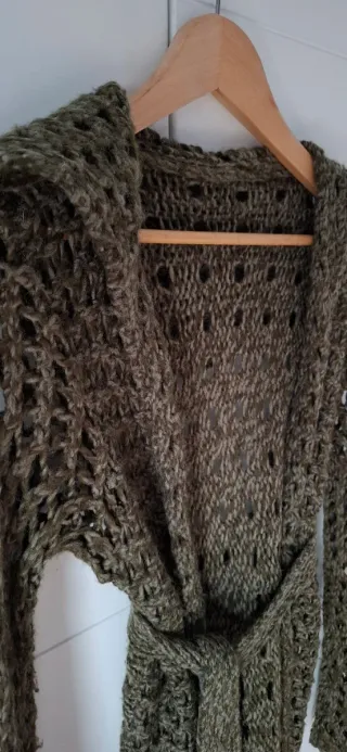 Chaqueta larga de punto con cinturón