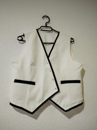Conjunto blanco chaleco y pantalón mujer