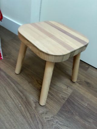 Mesa infantil y 2 taburetes IKEA