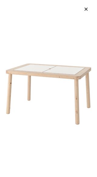 Mesa infantil y 2 taburetes IKEA