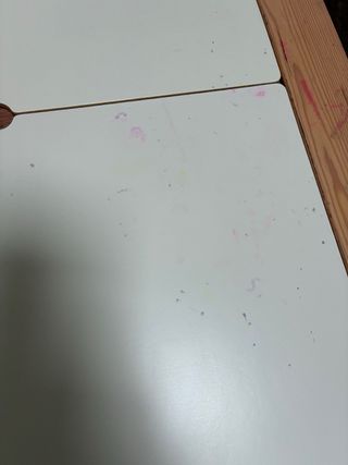 Mesa infantil y 2 taburetes IKEA