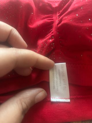 Top a fascia rosso con glitter