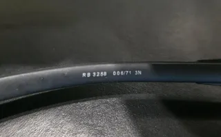 Gafas de sol Ray-Ban negras.