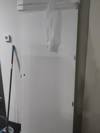 Puerta interior blanca