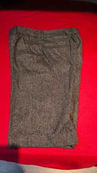 Pantalón corto invierno mujer de color gris Zara.