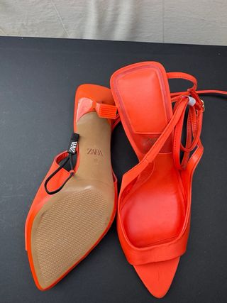 Sandalias de tacón Zara rojas