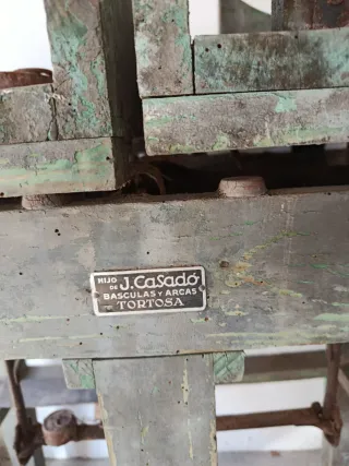 Báscula antigua madera Tortosa