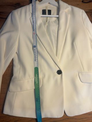 Americana entallada Bershka blanca