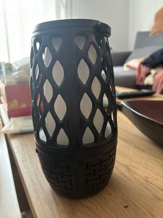 Altavoz con luz LED efecto llama