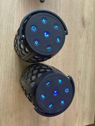 Altavoz con luz LED efecto llama