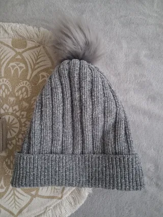 Gorros de lana con pompón