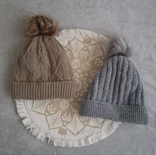 Gorros de lana con pompón
