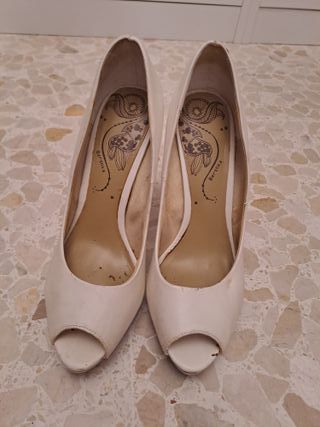 Zapatos de tacón Bershka blancos