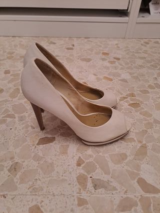 Zapatos de tacón Bershka blancos