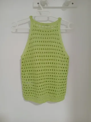 Top Stradivarius verde calado