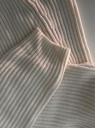 Jersey Carhartt cuello alto beige