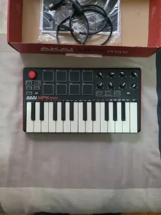 Akai MPK Mini Controlador Teclado Pads
