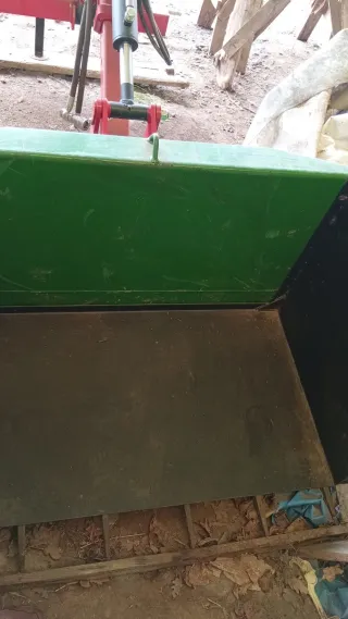 Pala trasera Massil para tractor con cajón