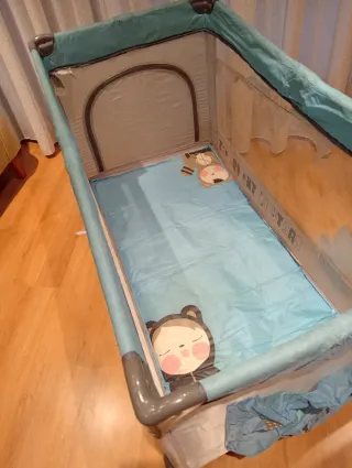 Cuna de viaje plegable