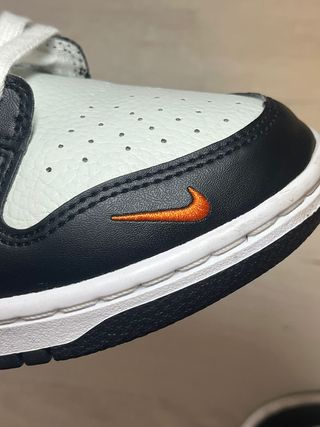Nike Dunk Low Mini Swoosh Negro Naranja