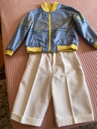 Conjunto cazadora y bermudas niño