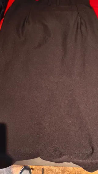 Falda negra,botones centrales t.40.System Action