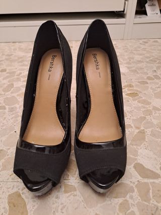 Zapatos de tacón Bershka negros