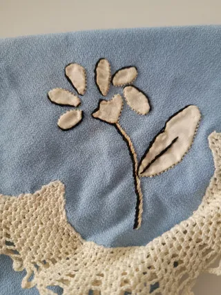 Mantel y 6 servilletas con encaje hecho a mano