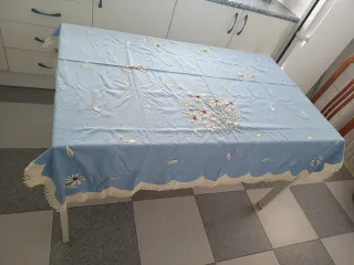 Mantel y 6 servilletas con encaje hecho a mano