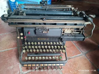 Máquina de escribir Remington antigua