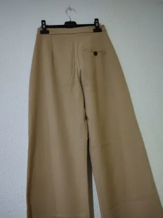 Pantalón ancho Bershka beige