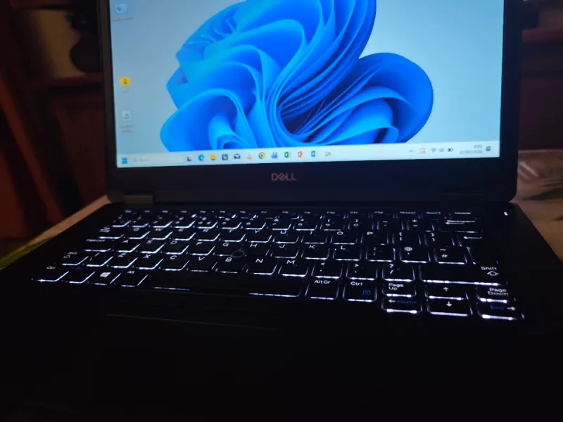 Portátil Dell i5 16GB RAM FullHD M.2