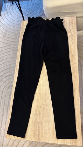 Pantalón negro cintura alta con cinturón