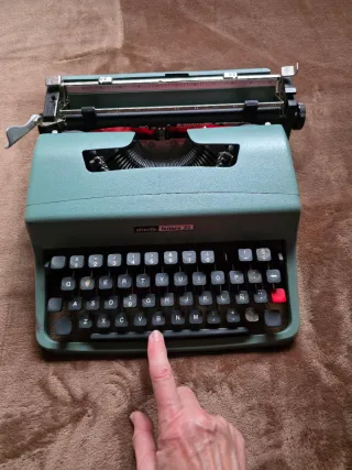 Máquina de escribir Olivetti Lettera 32